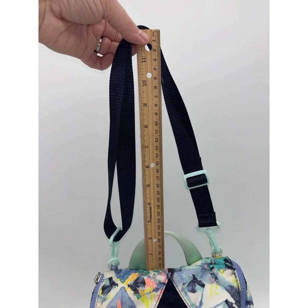 LULULEMON‎ IVIVVA Lunch Box Bag Floral Blue Insulated Adjustable Crossbody Strap